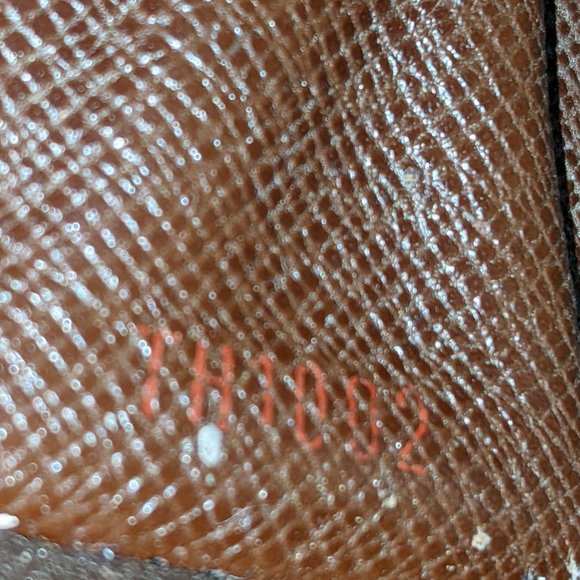 Louis Vuitton Damier Key Holder/Wallet #1570*** - Picture 9 of 9